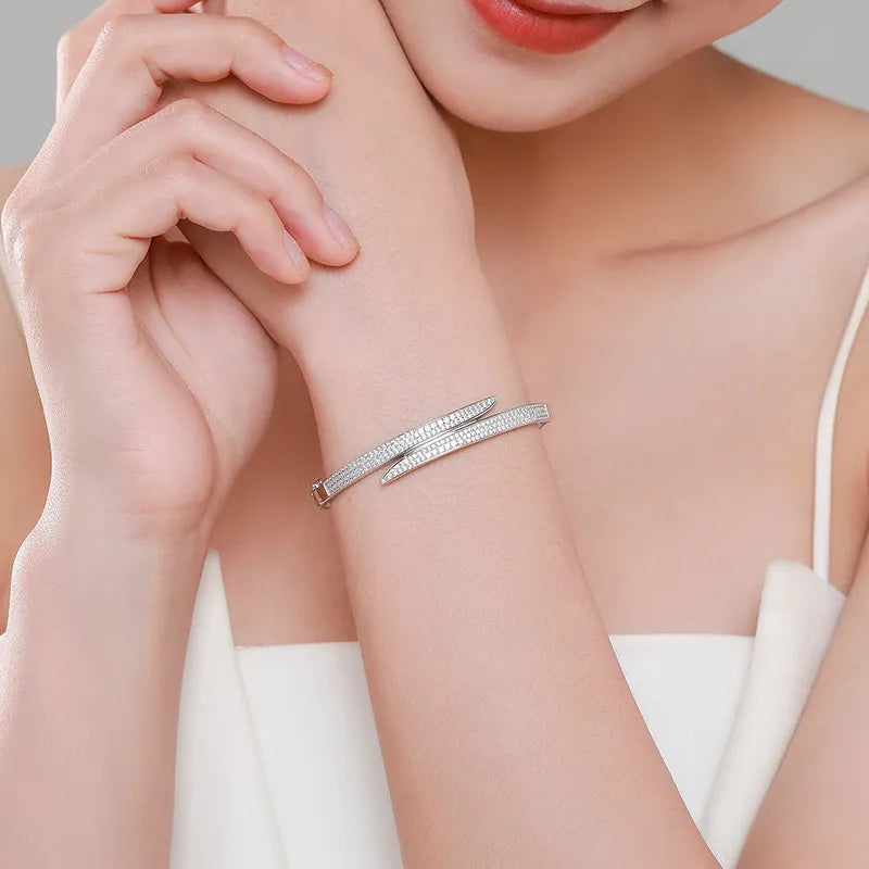 Bracelete Feminino com Zircônias em Ouro Branco